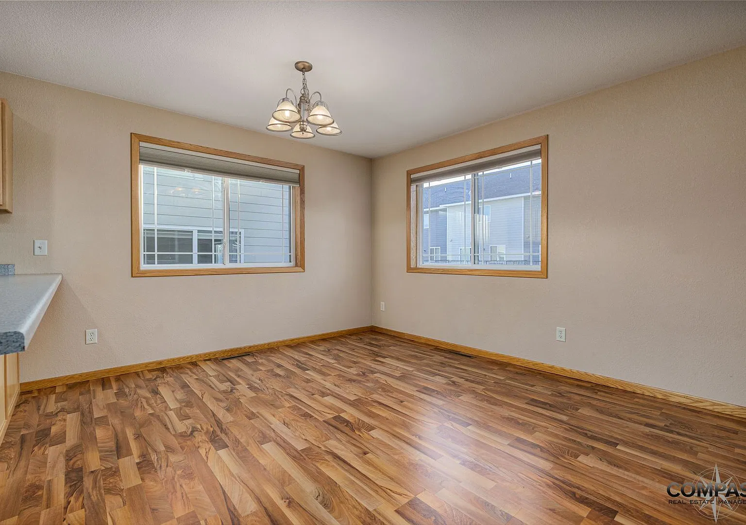 Spacious Updated Townhome With In-Unit Laundry — Photo 4