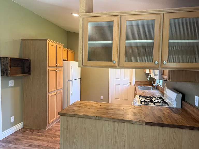 23409 Hamilton Ave — Photo 13