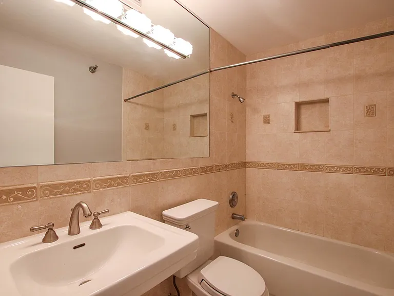 33 W Delaware Pl #19A — Photo 18
