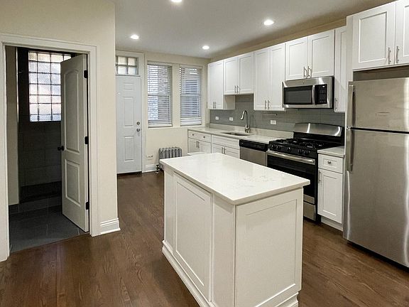 2nd image of 2508 W Shakespeare Ave #1