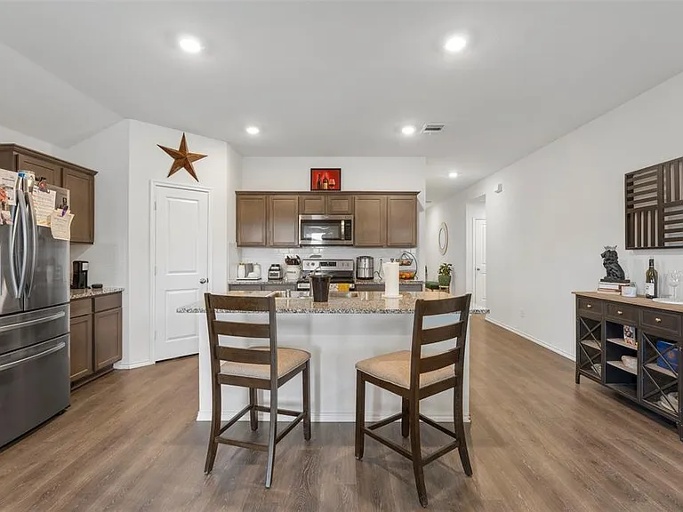 1304 Lowhill Dr — Photo 15