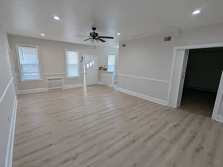 2 bed, 1.5 bath, 1400 sqft, $2,000 — Photo 1