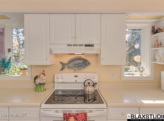 3rd image of 945 Haman St