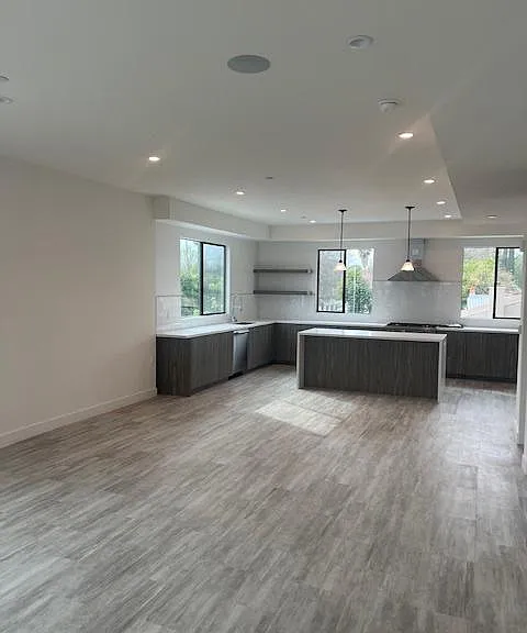 15316 W Archwood — Photo 3