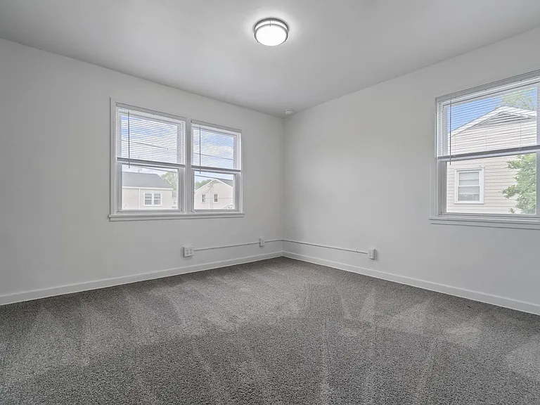 21 Midland Heights Cir #F — Photo 12