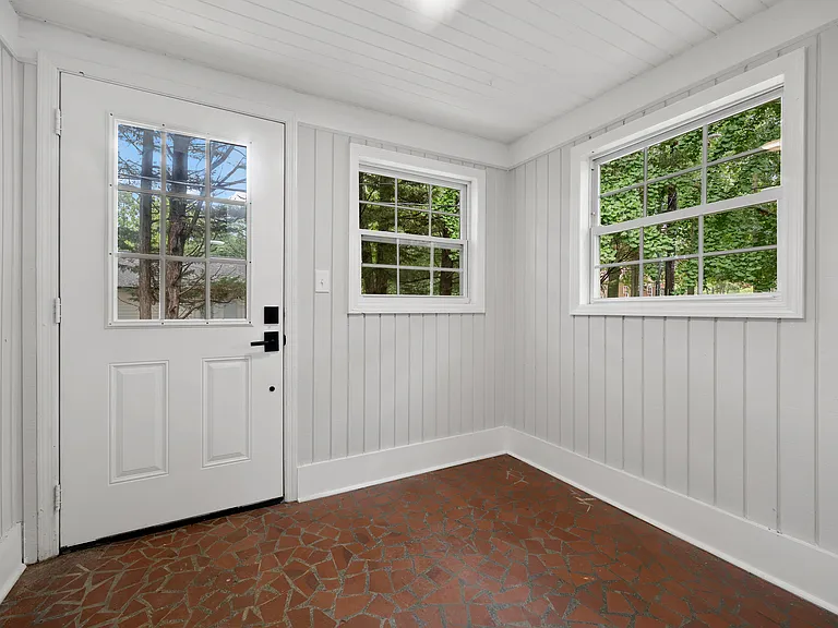 8 Amherst Ave #A — Photo 3