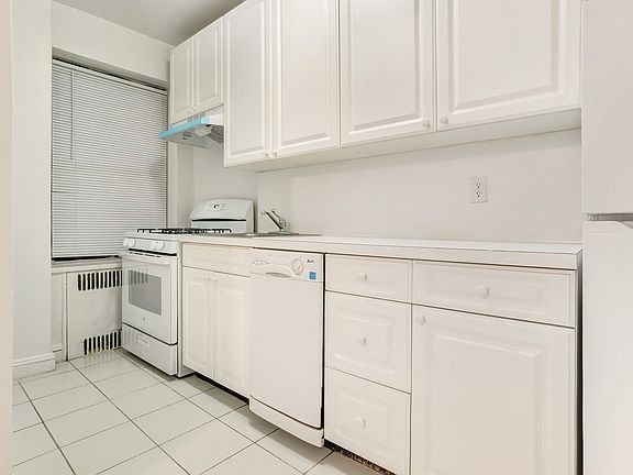 4th image of 93-40 Queens Blvd #1DD
