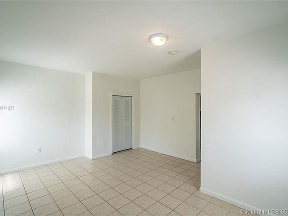 4th image of 1035 7th St #8
