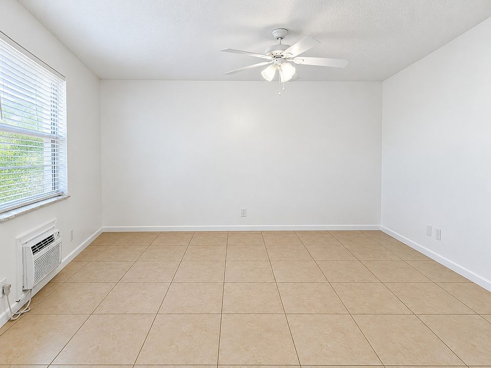 1st image of 14 SE 9th Ave APT 2