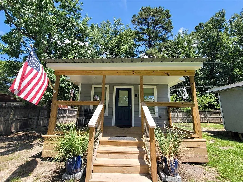 1 bed, 1.0 bath, 384 sqft, $945 — Photo 2