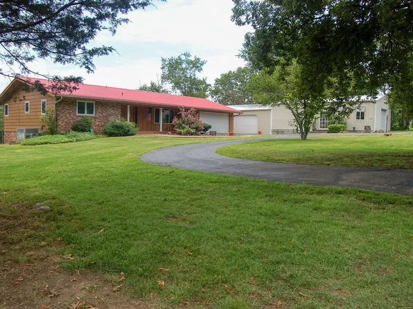 492 Hayes St, Mountain Home, AR 72653