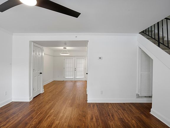 5th image of 11 Villa Ct SE