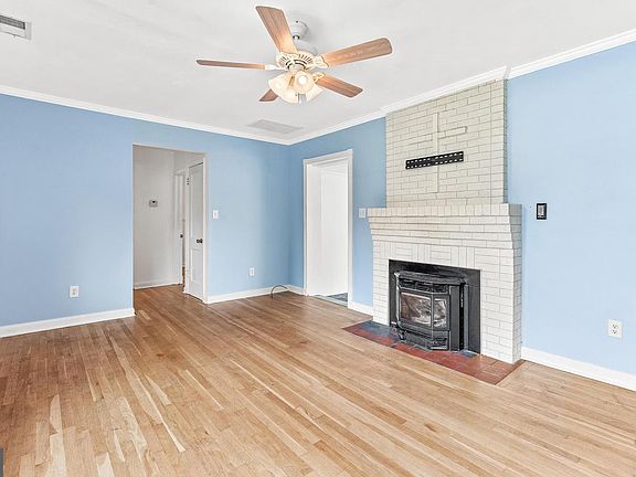 2nd image of 1440 Plateau Rd