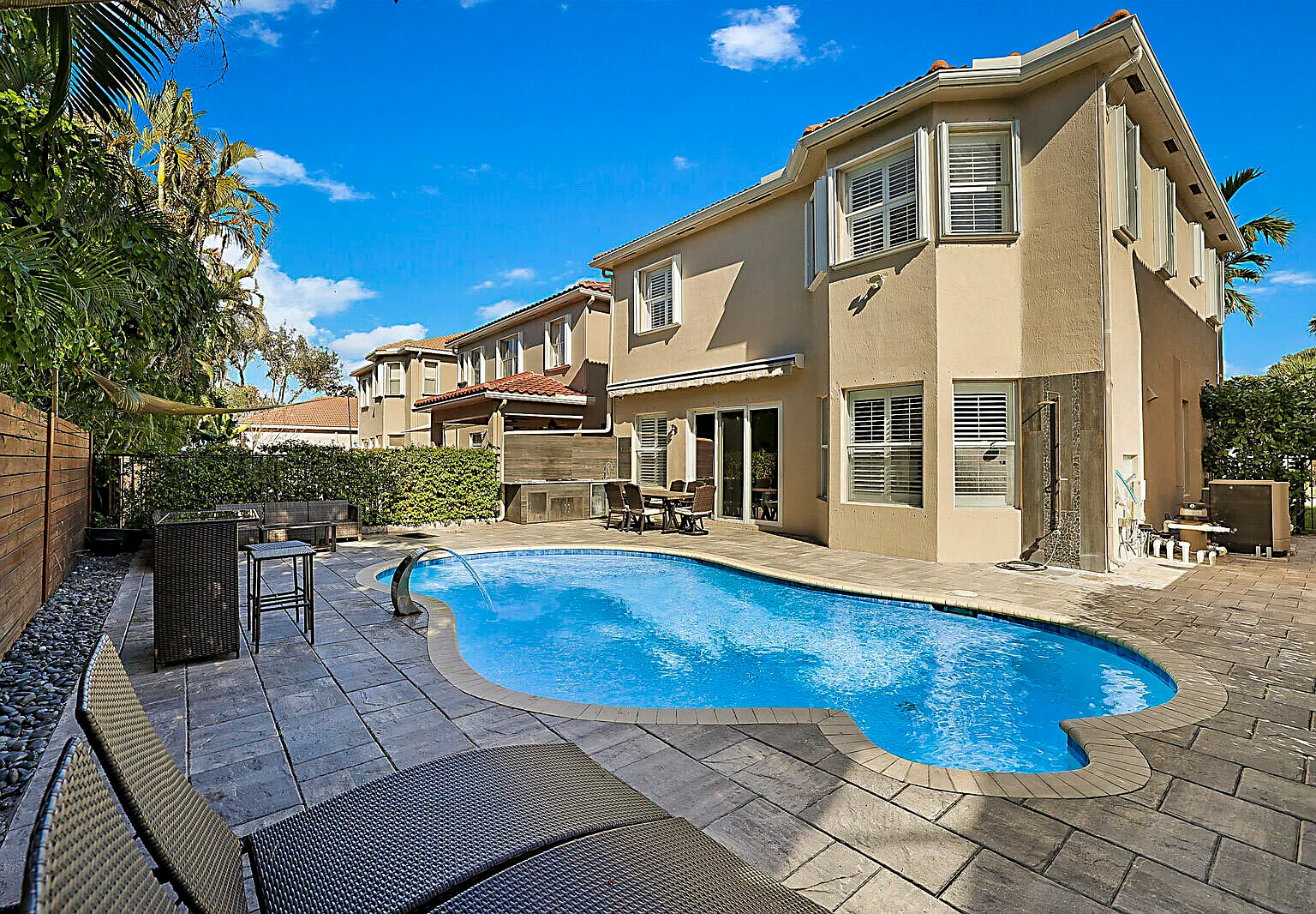 4 bed, 2.5 bath, 2655 sqft, $6,250 — Photo 1