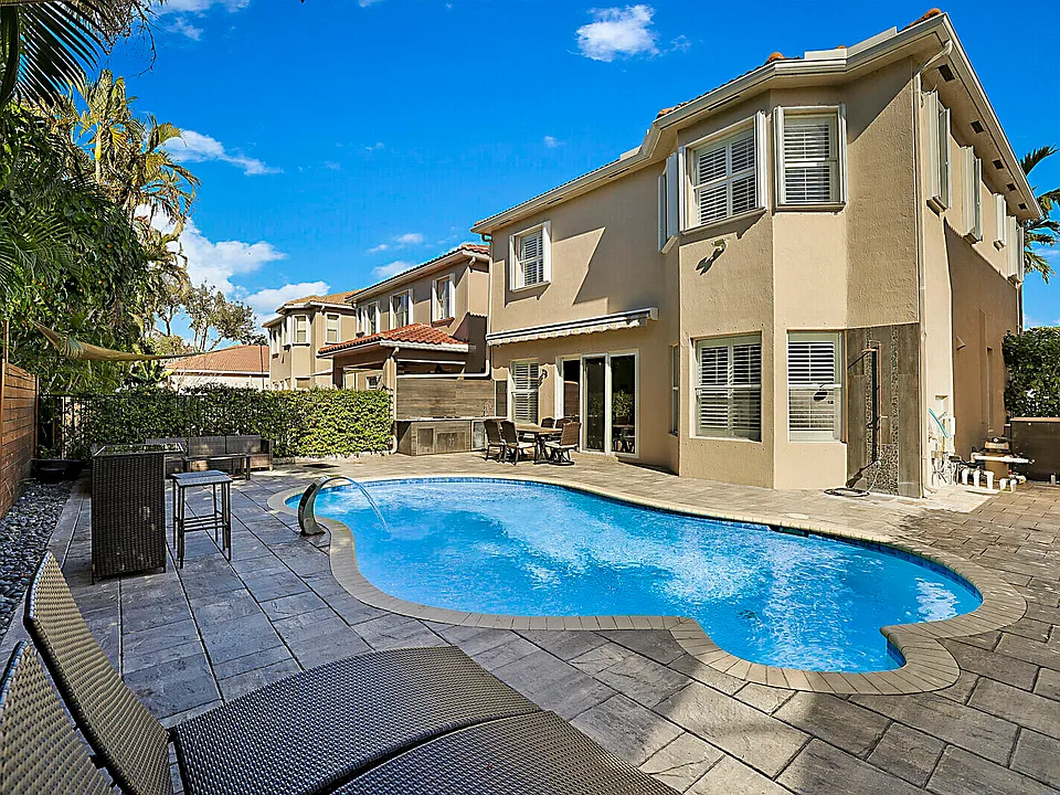 7167 Ivy Crossing Ln