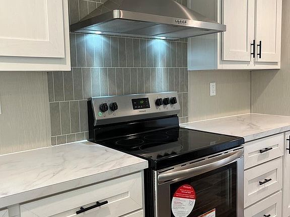 3rd image of 410 Preston Pl NE