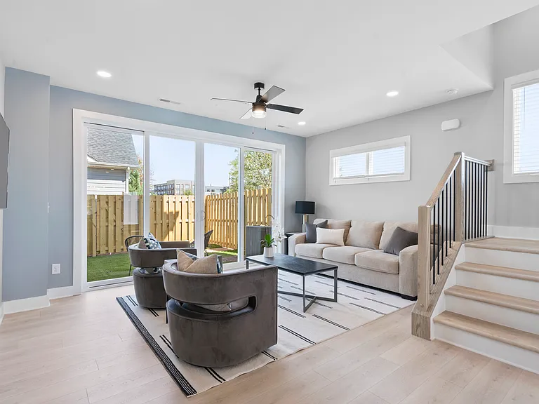 206 Freeland Ln — Photo 12