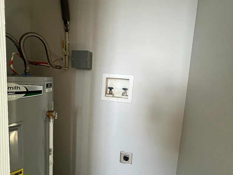 101 Thorn St #18 — Photo 12