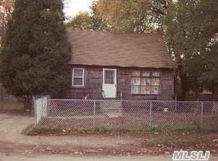 46 Davidson St, Wyandanch, NY 11798