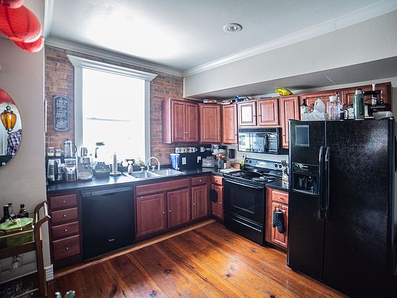 5th image of 103-109 E Oak St APT 4