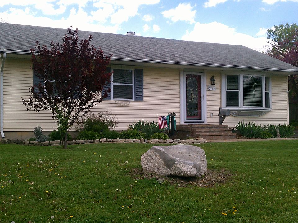 2nd image of 2749 E Dorothy Ln
