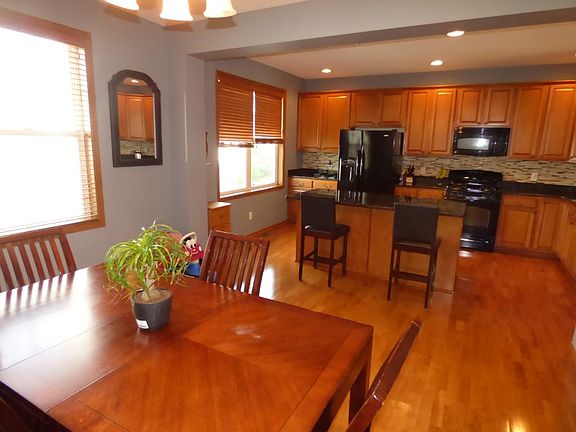 2nd image of 1670 Village Trl E Unit 3