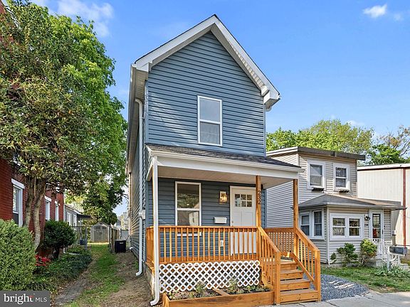 3rd image of 232 Washington St