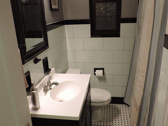 1st floor bath with tub