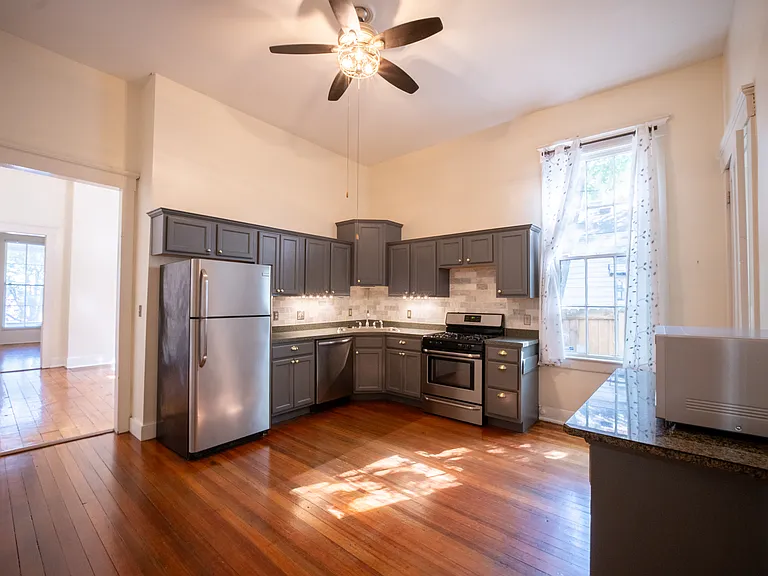 1038 S 7th St — Photo 12