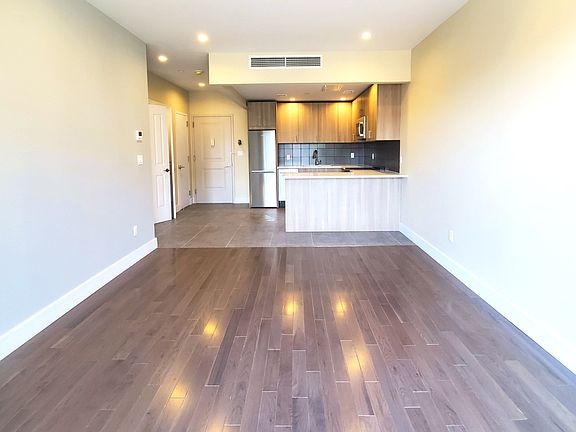 4th image of 352 S 1st St APT 4A