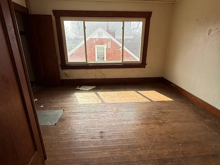1334 N Edward St — Photo 31