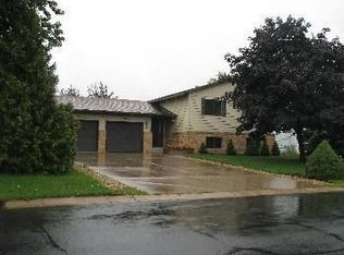 1244 Farrell St N, Maplewood, MN 55119