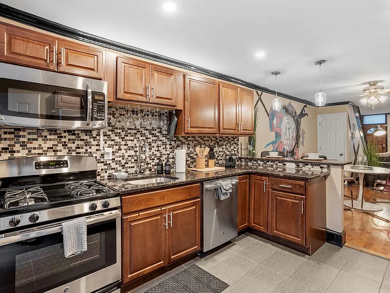 1528 Federal St — Photo 4