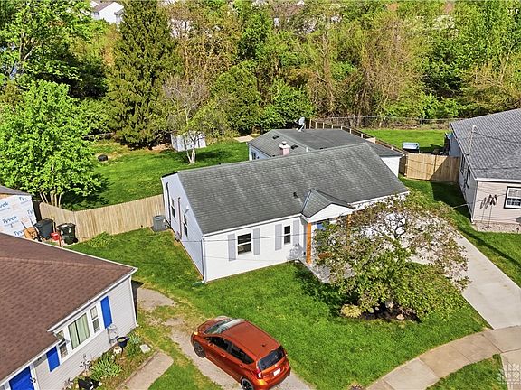 2nd image of 306 E Circle Dr
