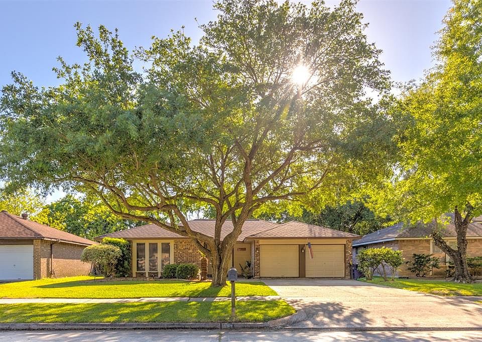 1st image of 121 Wood Hollow Dr