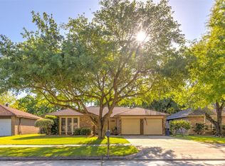 121 Wood Hollow Dr, League City, TX 77573