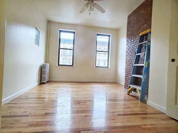 4th image of 836 Hart St #2B