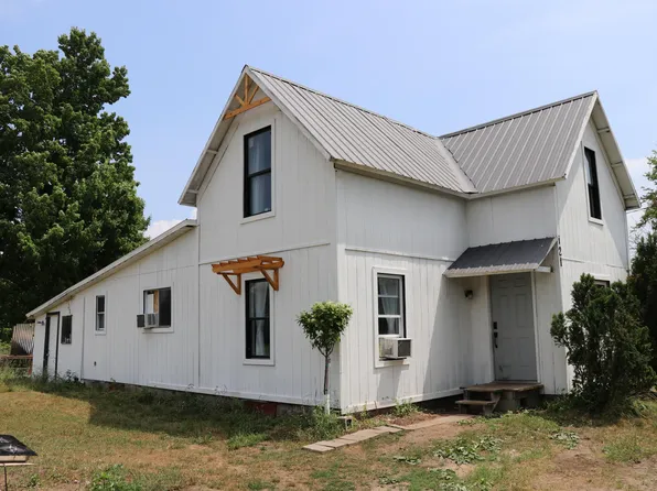 121 66th St, South Haven, MI 49090