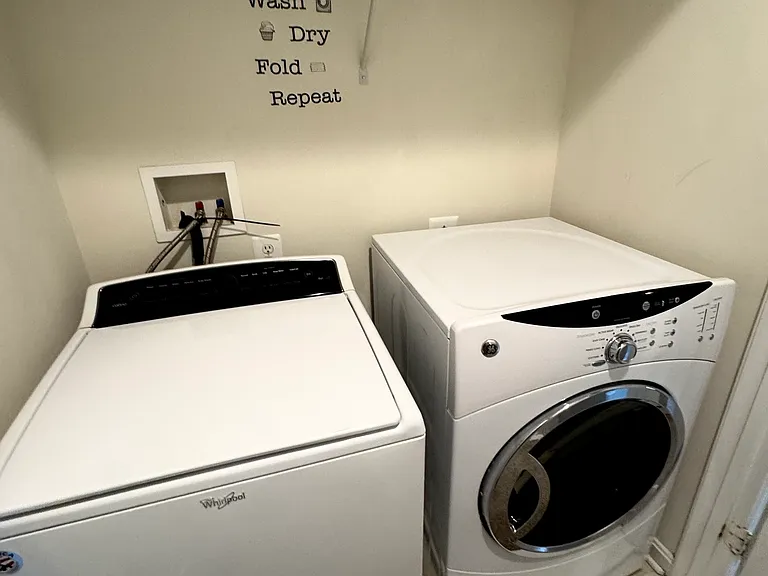 716 Blossom Dr - Bedroom Level Washer & Dryer