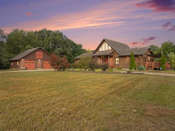 5957 S Landing Ln, Fremont, MI 49412