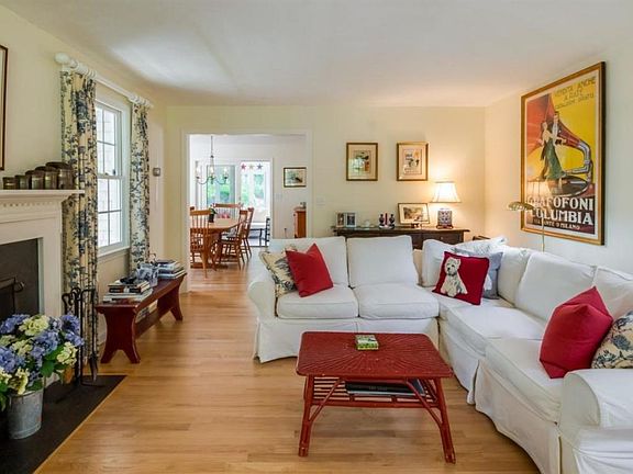 5th image of 24 Bayberry Ln