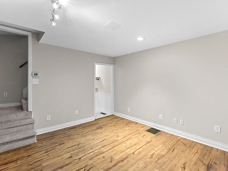 1369 City Park Ave — Photo 6
