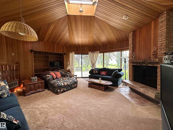 5th image of 61 Lakeshore Dr