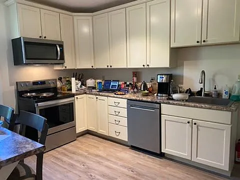 3 bed, 800 sqft, $3,300 — Photo 1