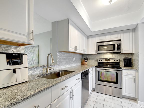 4th image of 14797 Cumberland Drive #202 N