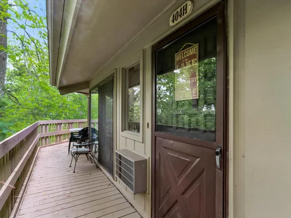 404 Deerpath W #403H, Fontana, WI 53125