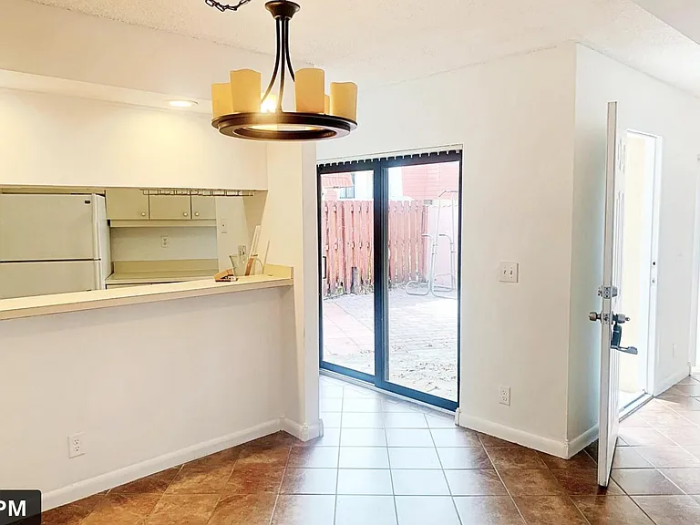 3915 Victoria Dr NE — Photo 28