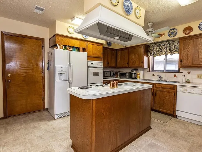 1928 Loma Linda Ct — Photo 7