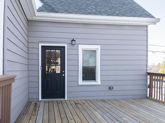 3rd image of 604 Crawford St