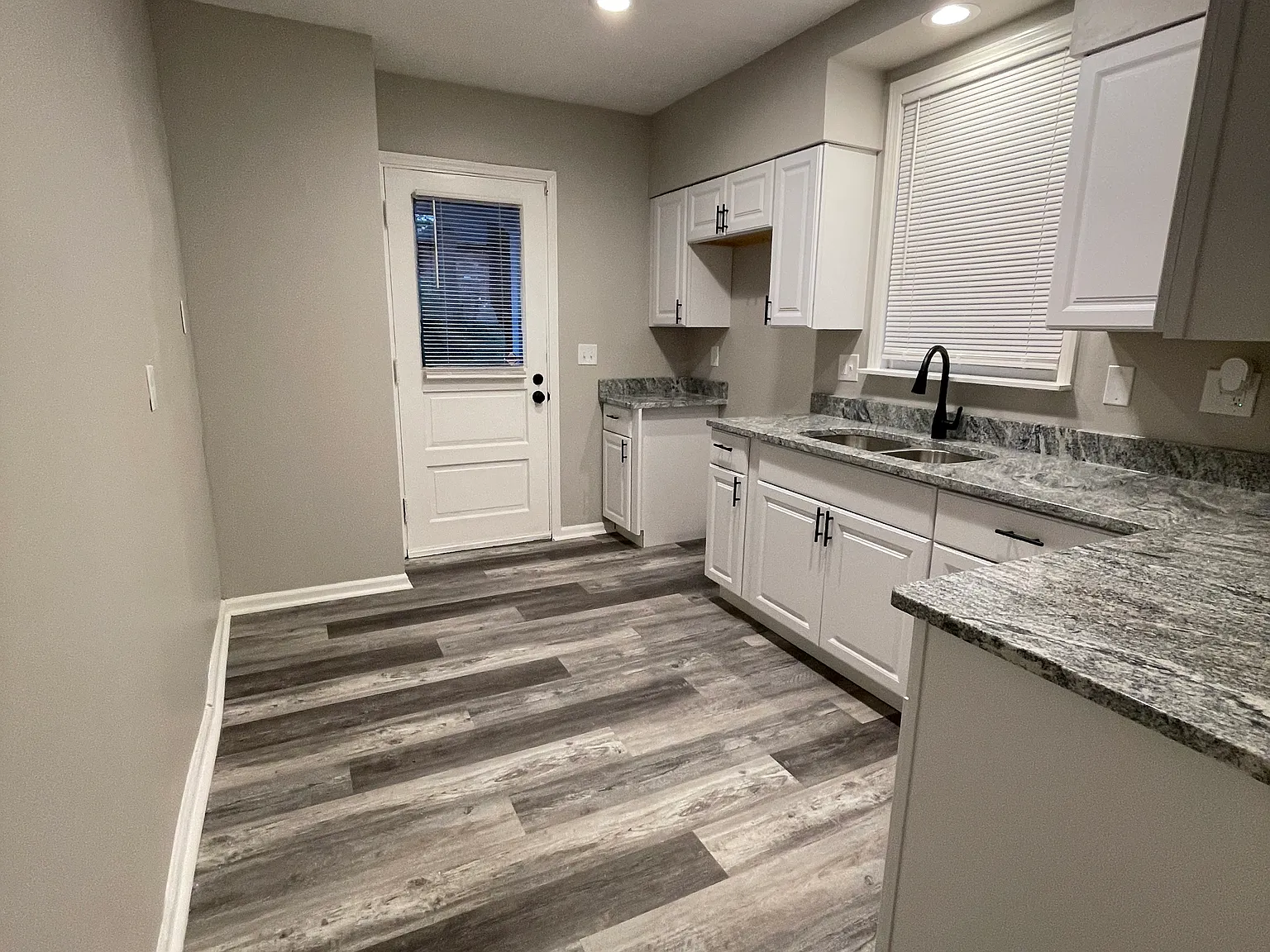 5 bed, $3,000 — Photo 1
